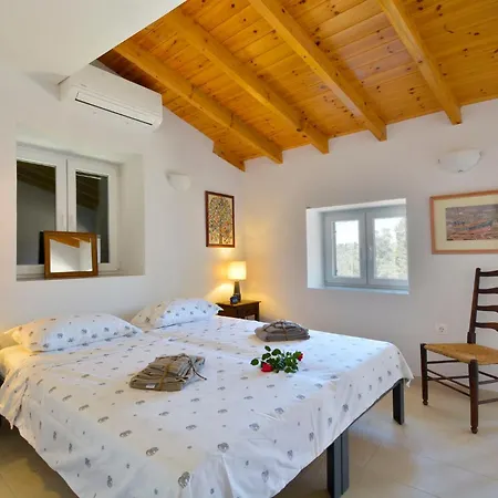 Papaspiros Villa *